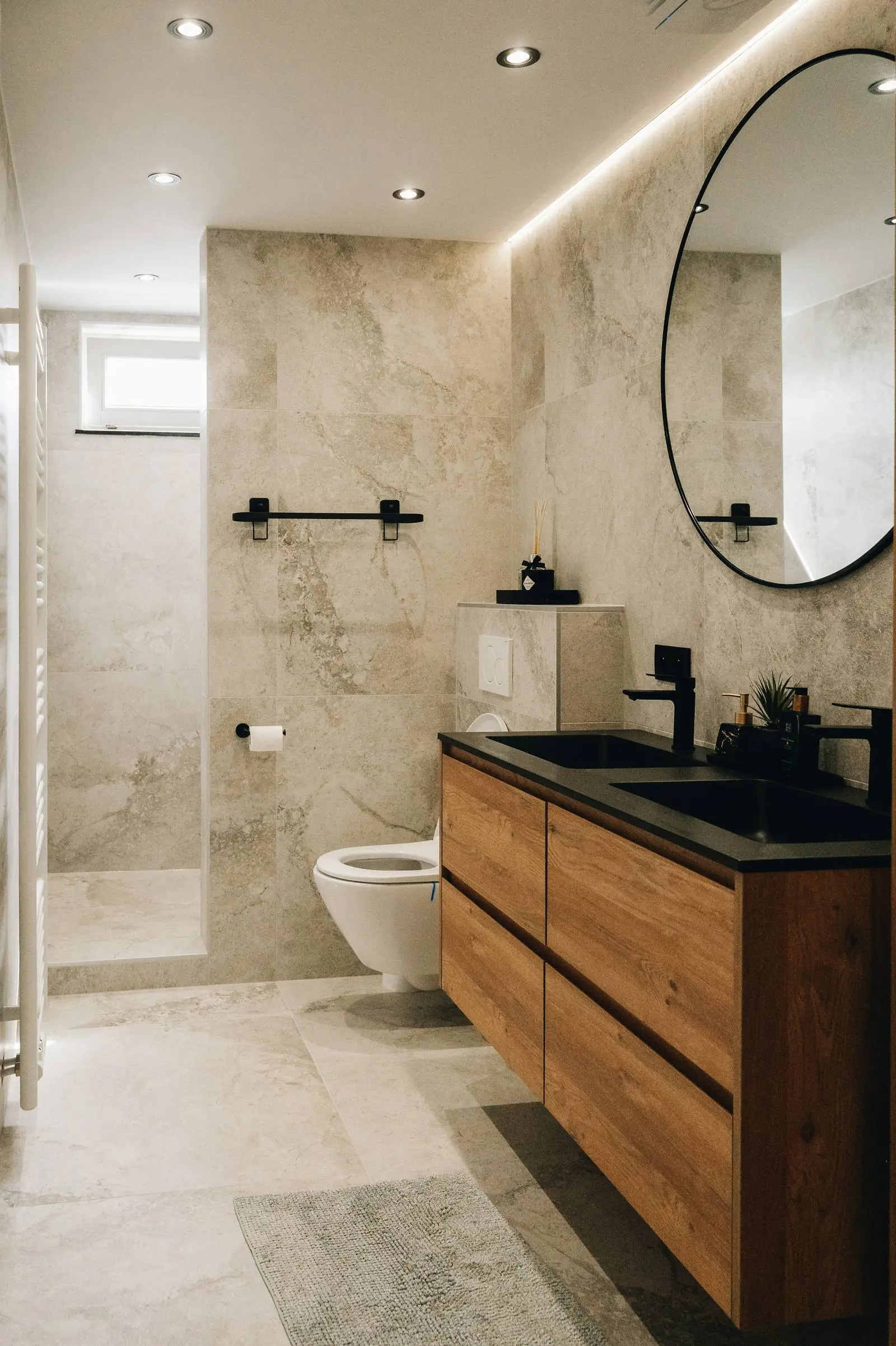 Đường ron epoxy hoàn thiện trong nhà vệ sinh tại Đà Nẵng